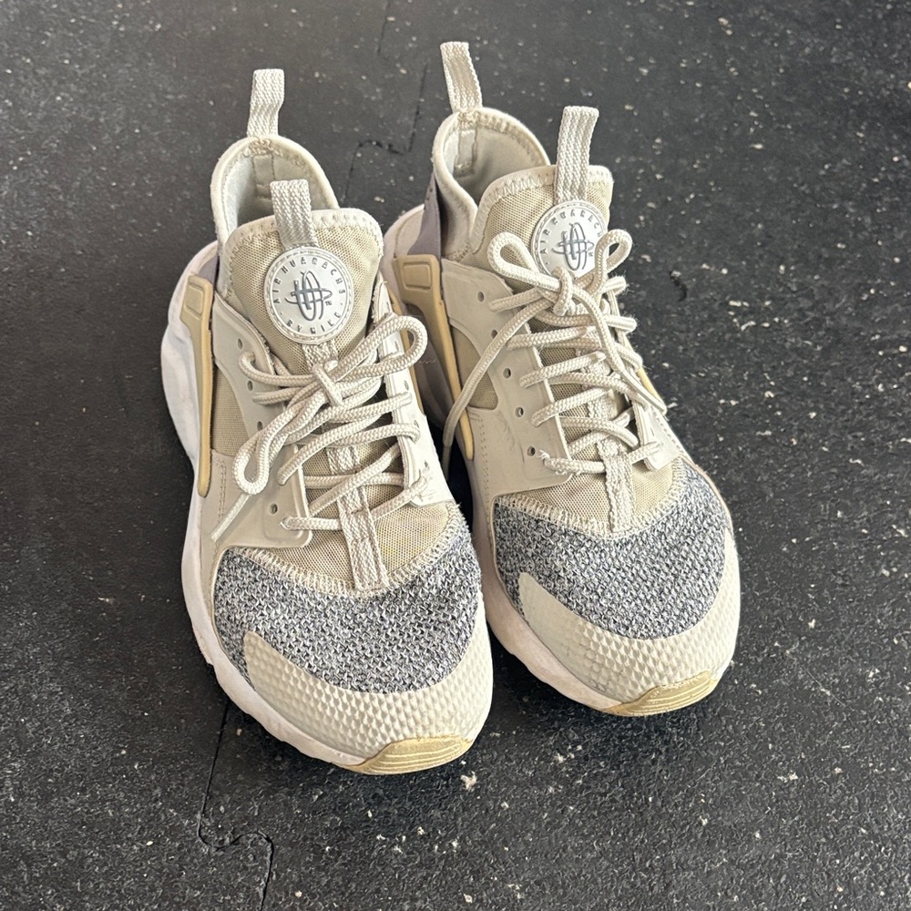 Nike Athletic Shoes in Gray and Cream